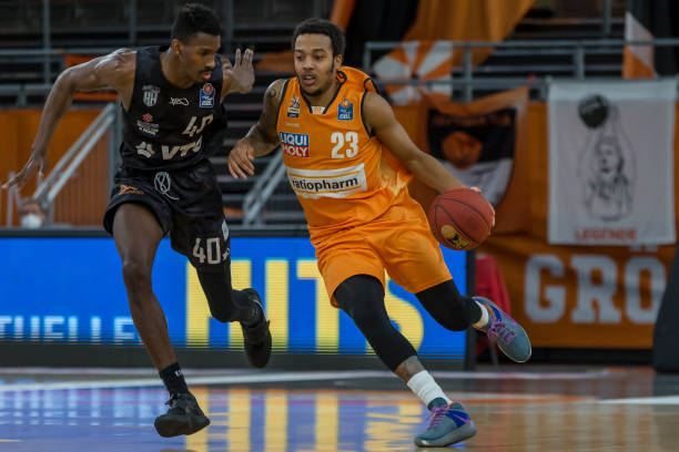 字母哥三双 字母哥三双