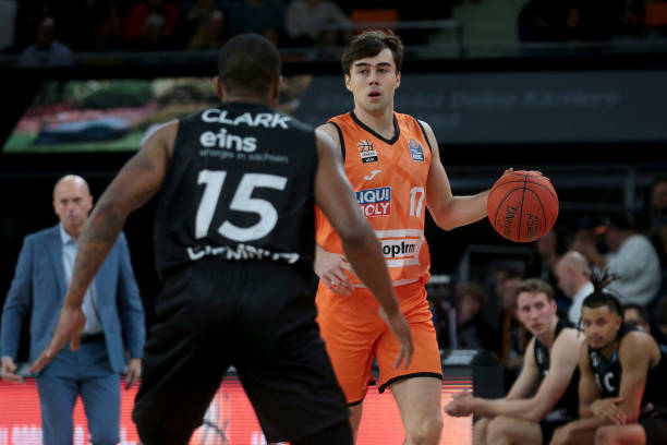 战术和防守 战术和防守