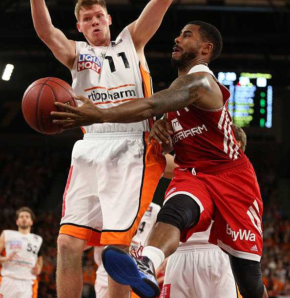 库里一再证 库里一再证