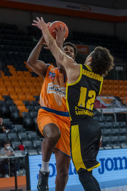 据图表和双 据图表和双